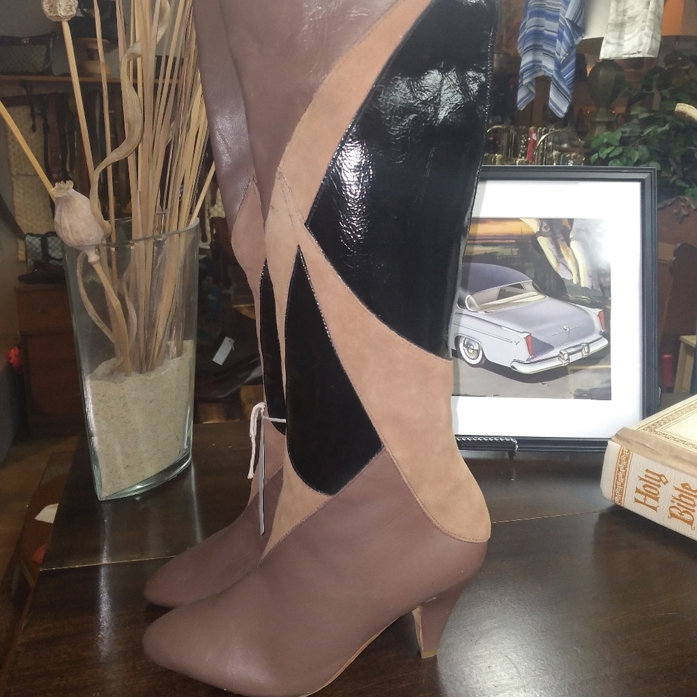 Size 6 woman's heeled boots. Leather